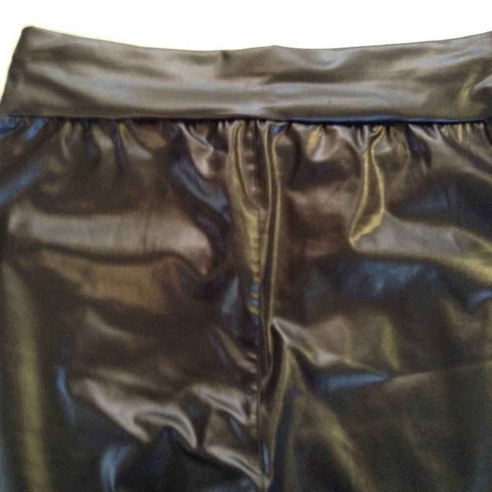 Black Faux leather look leggings NWOT Large - Picture 3 of 6